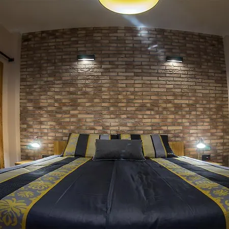 Deluxe 4 Star Studio