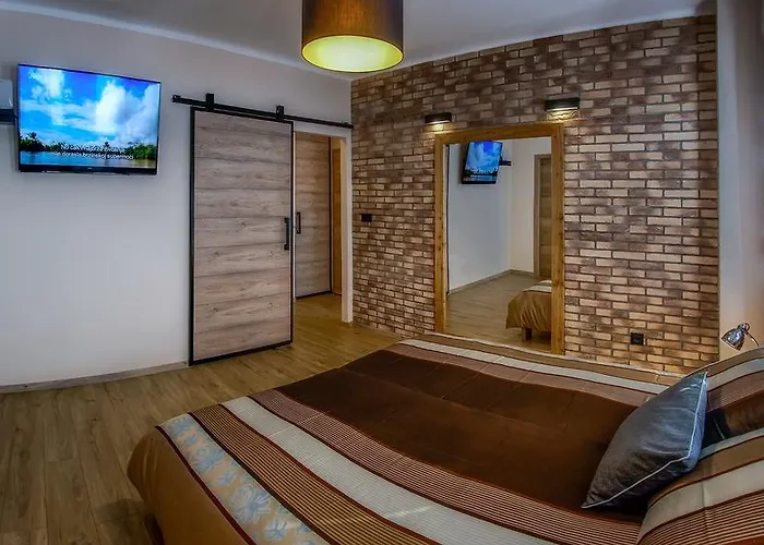 Deluxe 4 Star Studio *