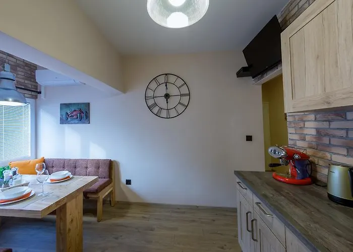 Deluxe 4 Star Studio *