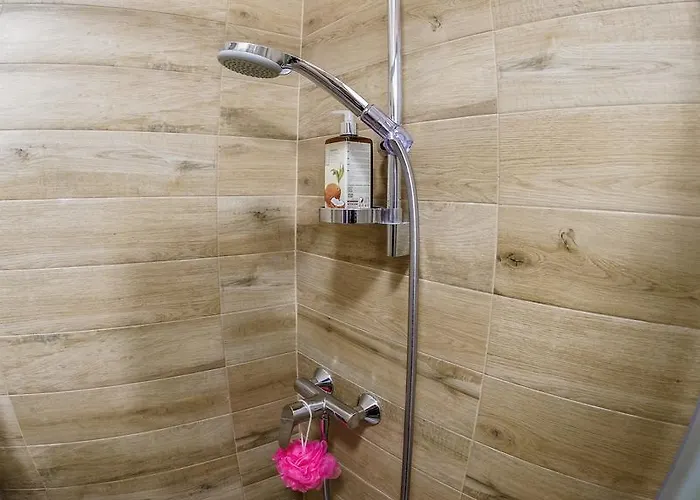 Deluxe 4 Star Studio *